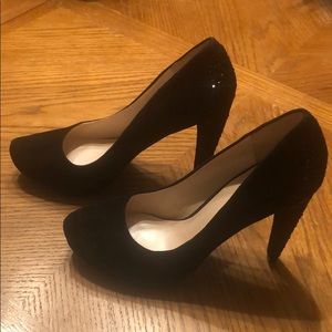Black Nine West heel w/ rhinestones